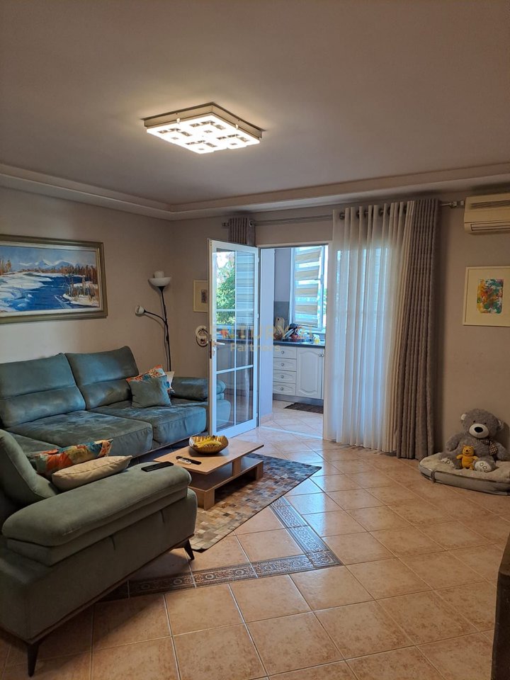 Apartment for sale 2+1+2 at Vasil Shanto