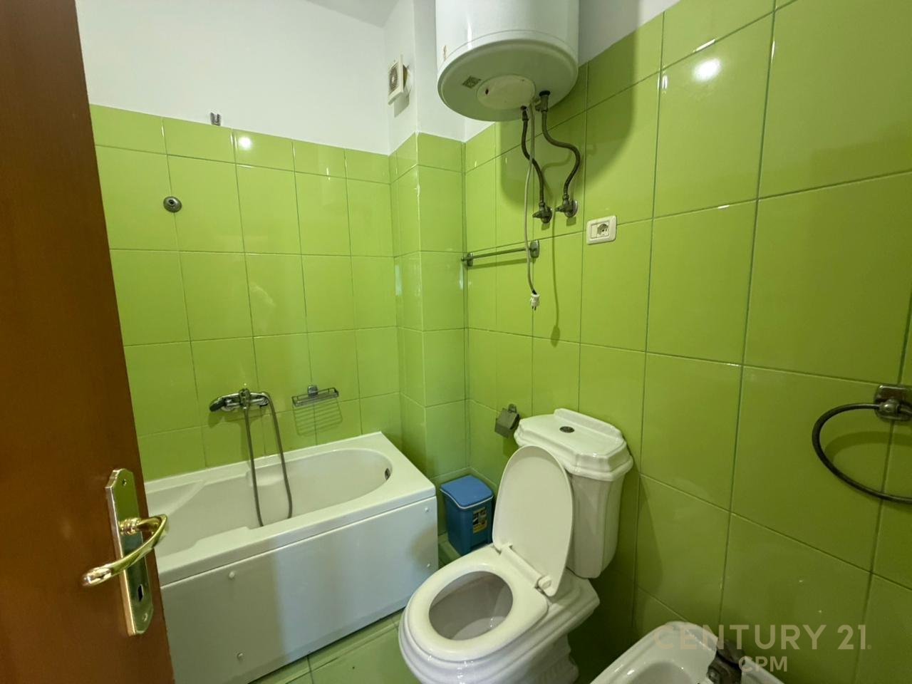 SHITET APARTAMENT 3+1+2 PRANE KRISTAL CENTER!