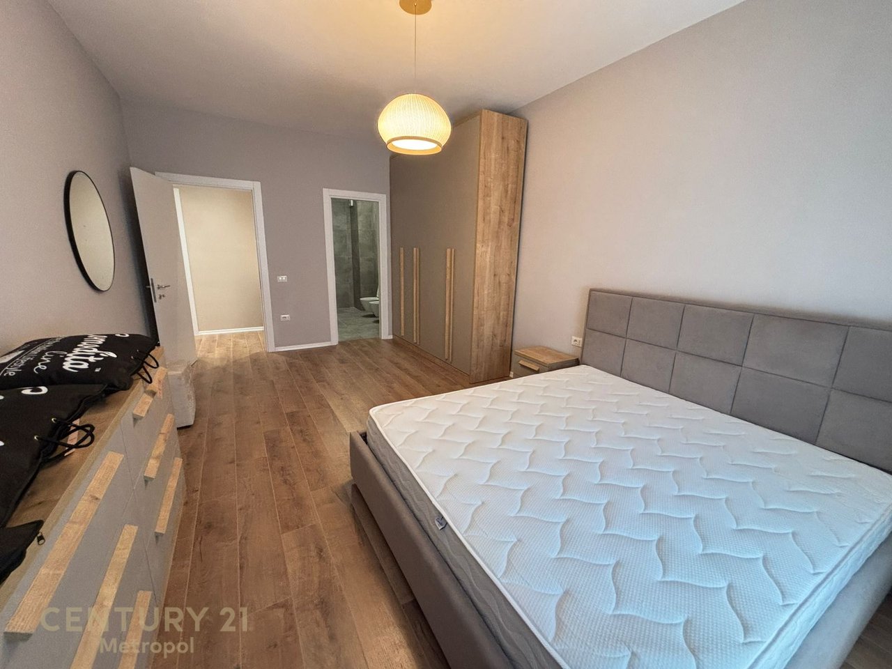 Appartamento moderno 2+1+2 + 2 posti auto in affitto vicino all'Hotel Radisson!