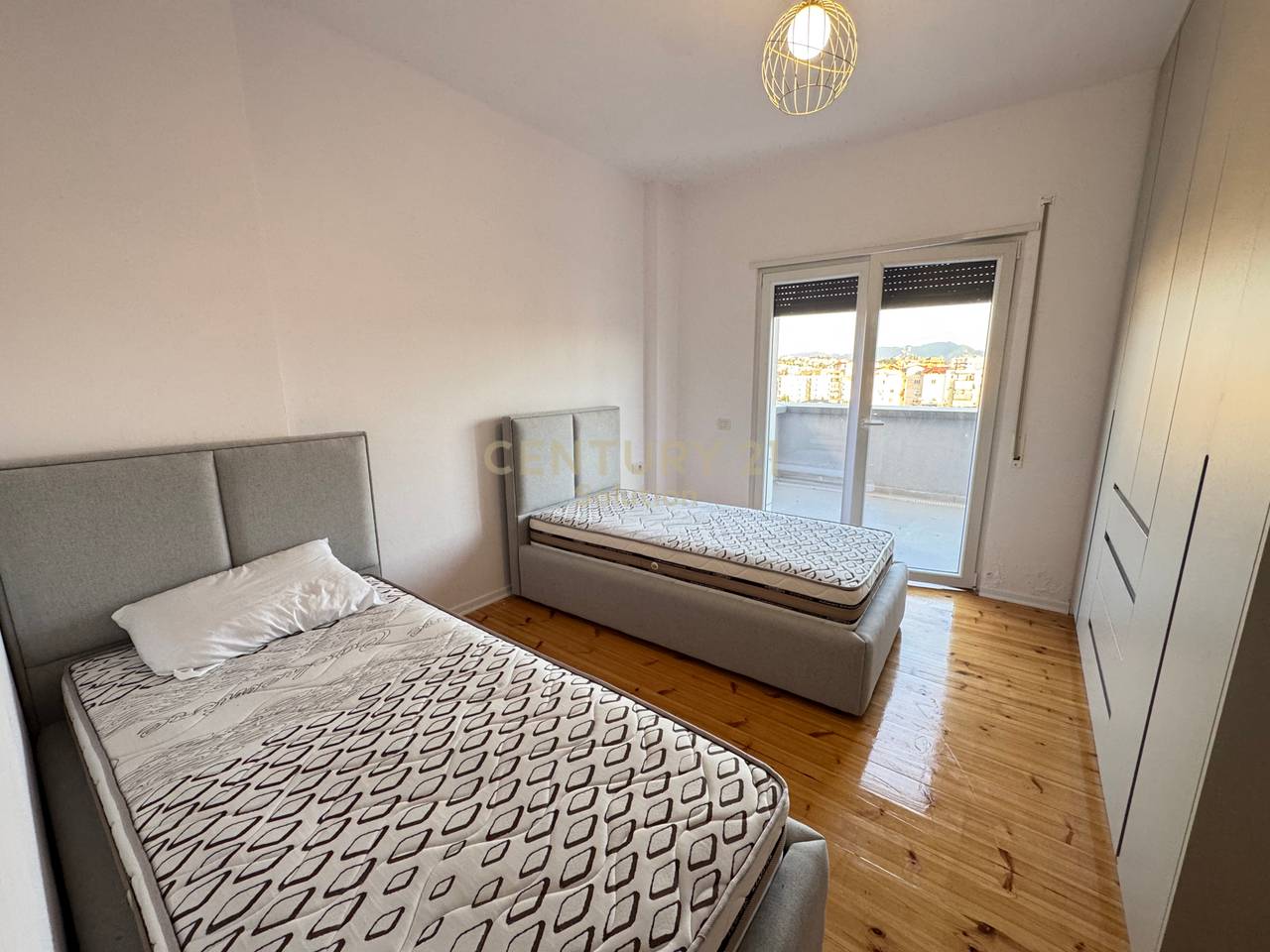 FOR RENT APARTMENT 2+1+2+VERANDA IN XHAMLLIK!
