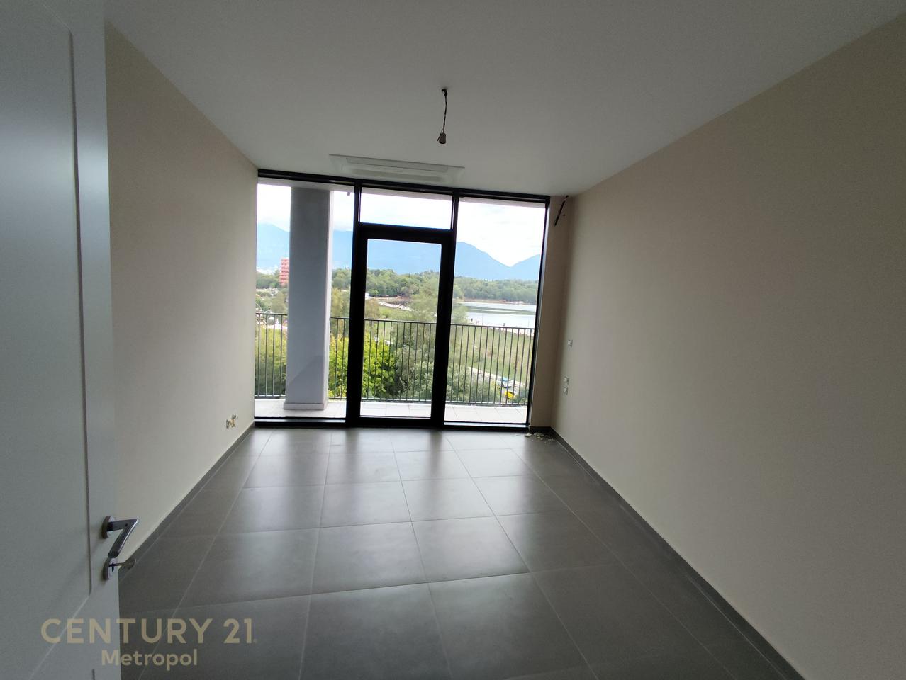 Apartament per qira me parkim tek Lake View