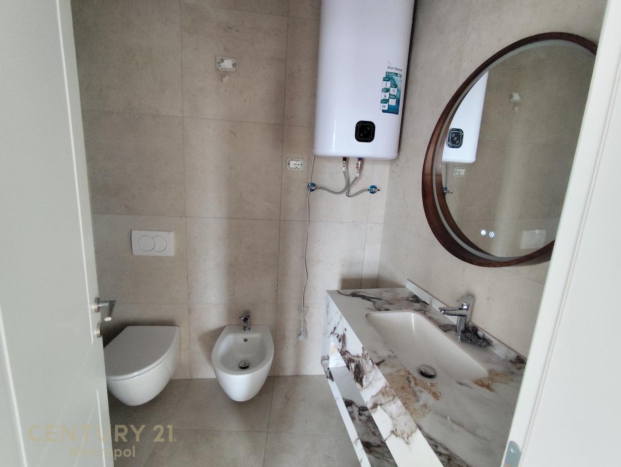 Apartament per qira me parkim tek Lake View