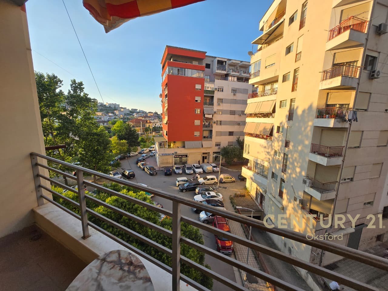 APARTAMENT 1+1 ME QIRA NE YZBERISHT PALLATET DILO!