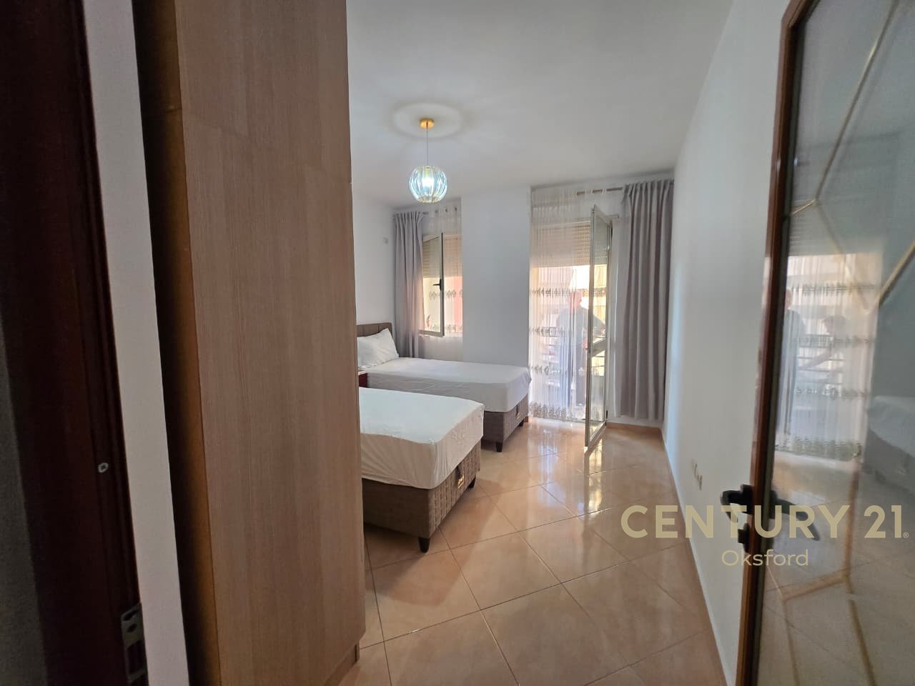 APARTAMENT 1+1 ME QIRA NE YZBERISHT PALLATET DILO!