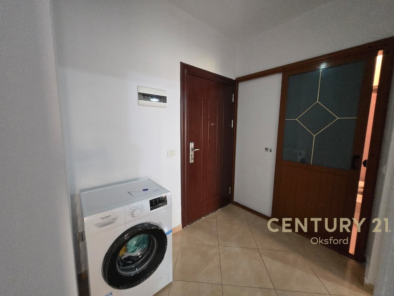 APARTAMENT 1+1 ME QIRA NE YZBERISHT PALLATET DILO!