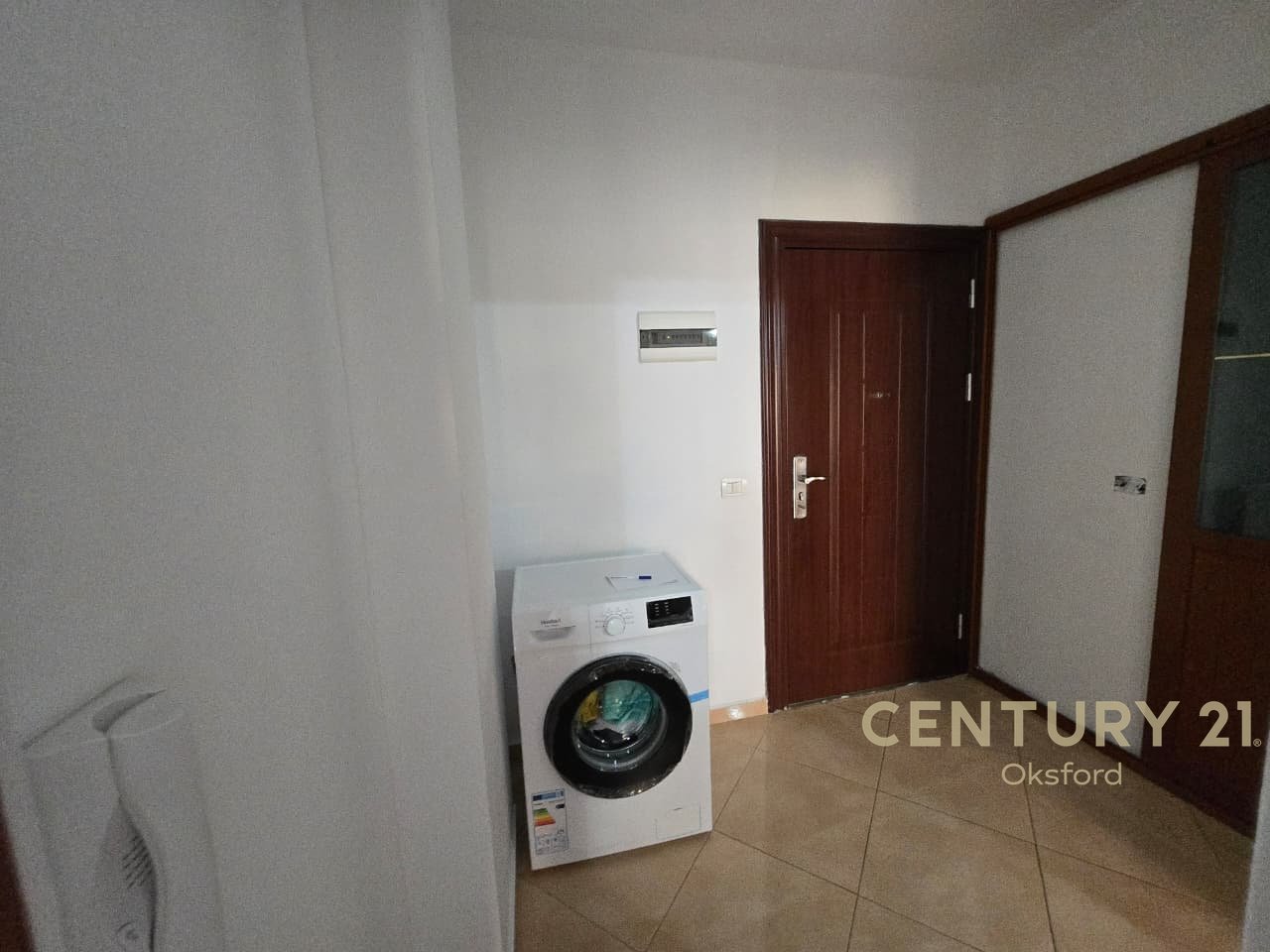 APARTAMENT 1+1 ME QIRA NE YZBERISHT PALLATET DILO!