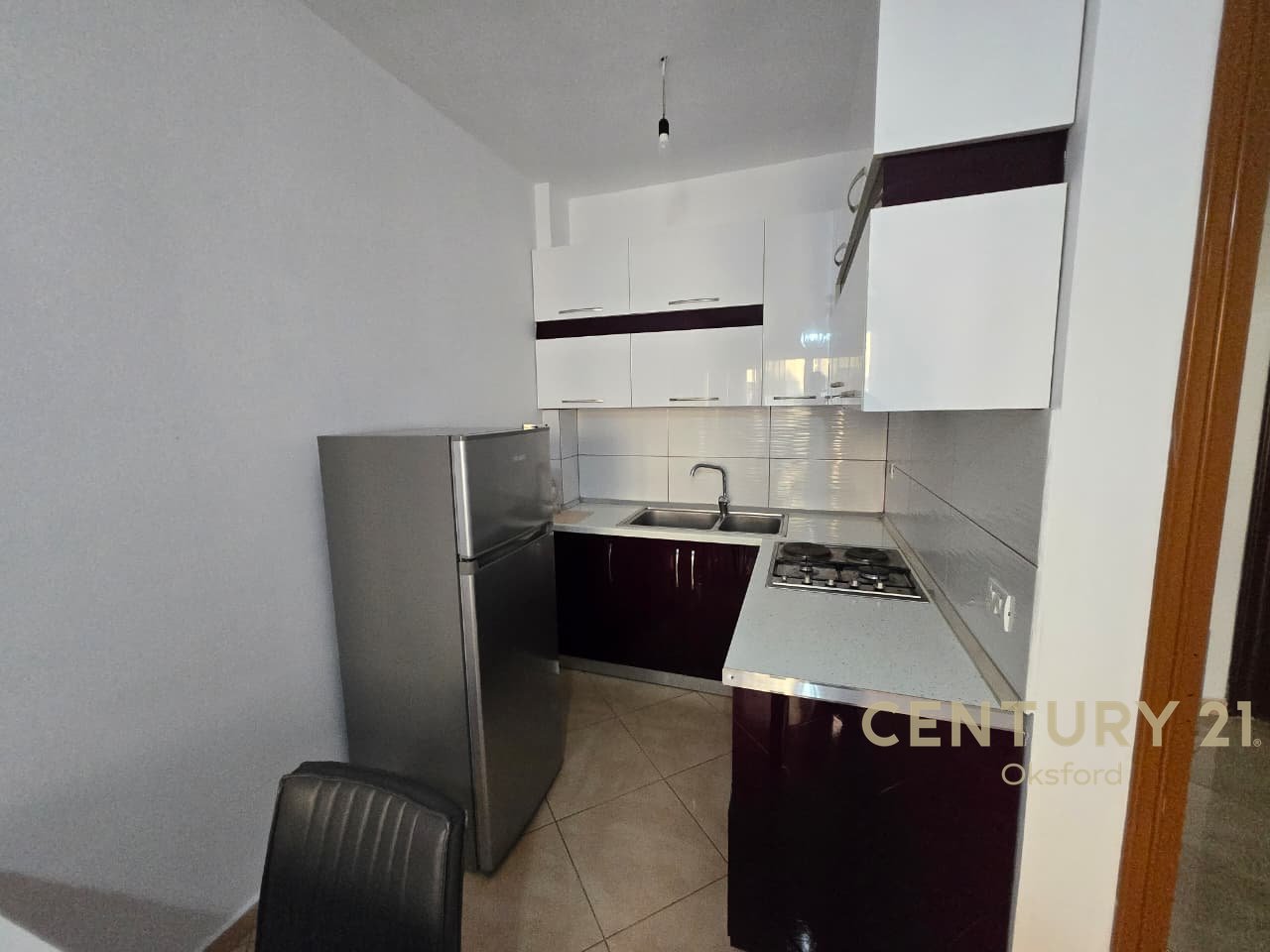 APARTAMENT 1+1 ME QIRA NE YZBERISHT PALLATET DILO!