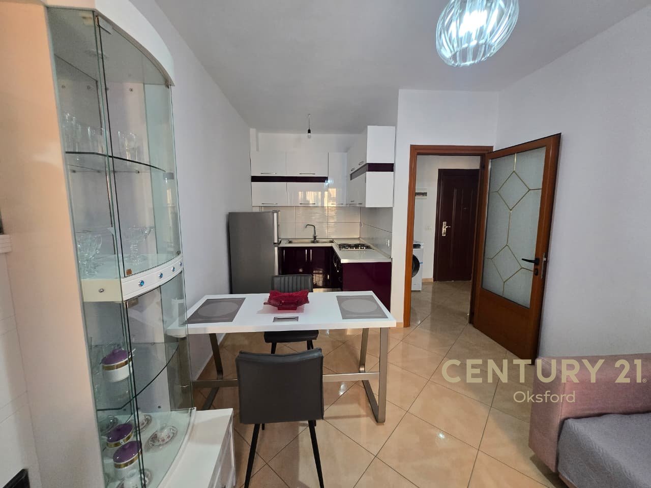 APARTAMENT 1+1 ME QIRA NE YZBERISHT PALLATET DILO!
