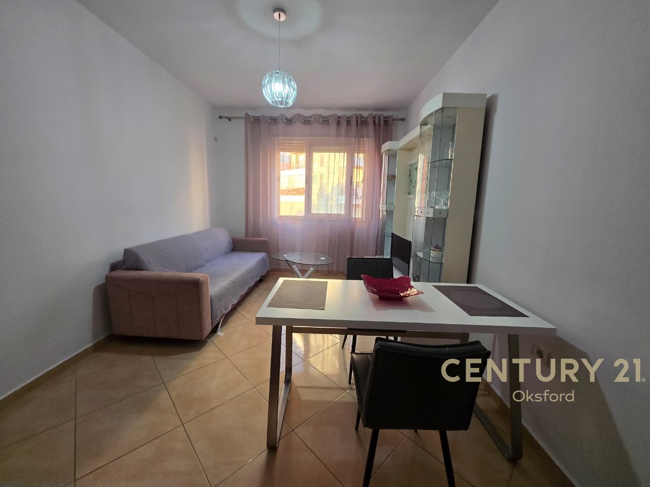 APARTAMENT 1+1 ME QIRA NE YZBERISHT PALLATET DILO!