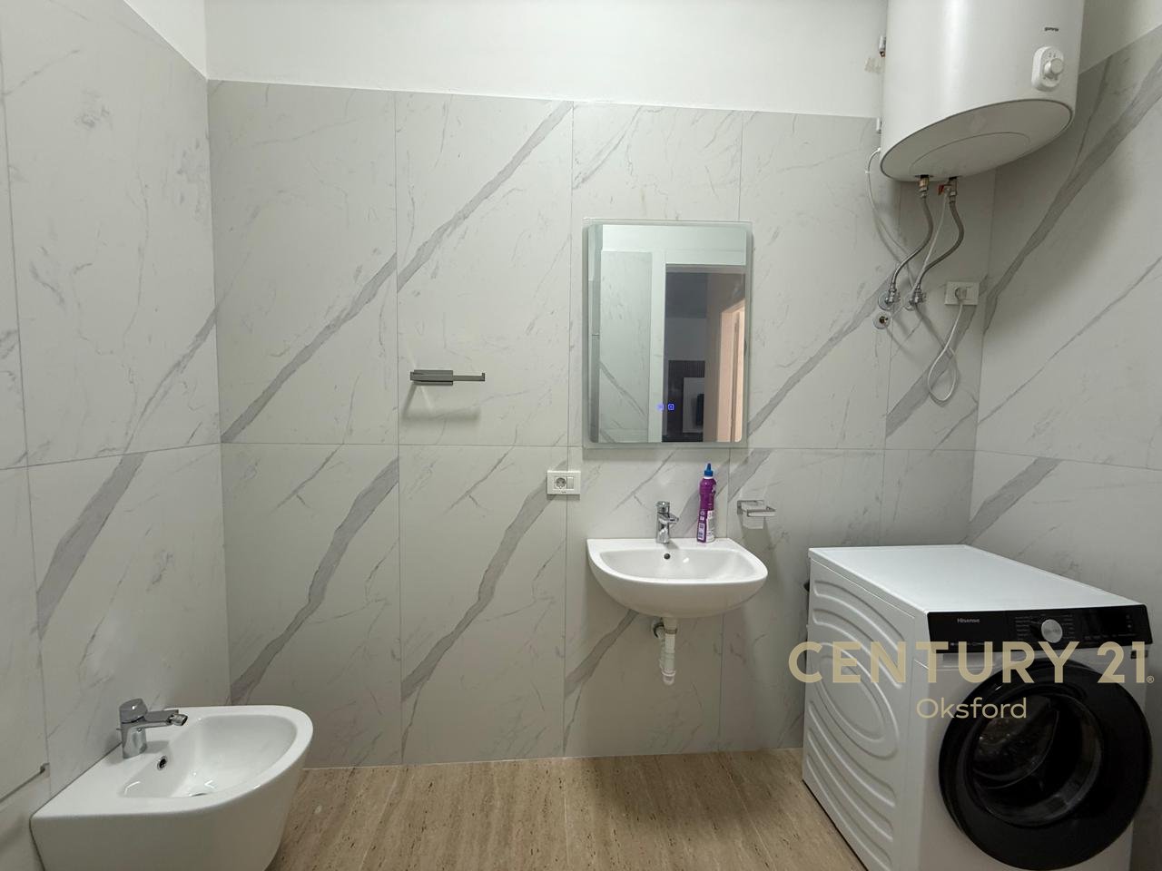 JAPIM ME QIRA APARTAMENT 1+1+POST PARKIMI,TEK KOMPLEKSI "DELIORGJI"!