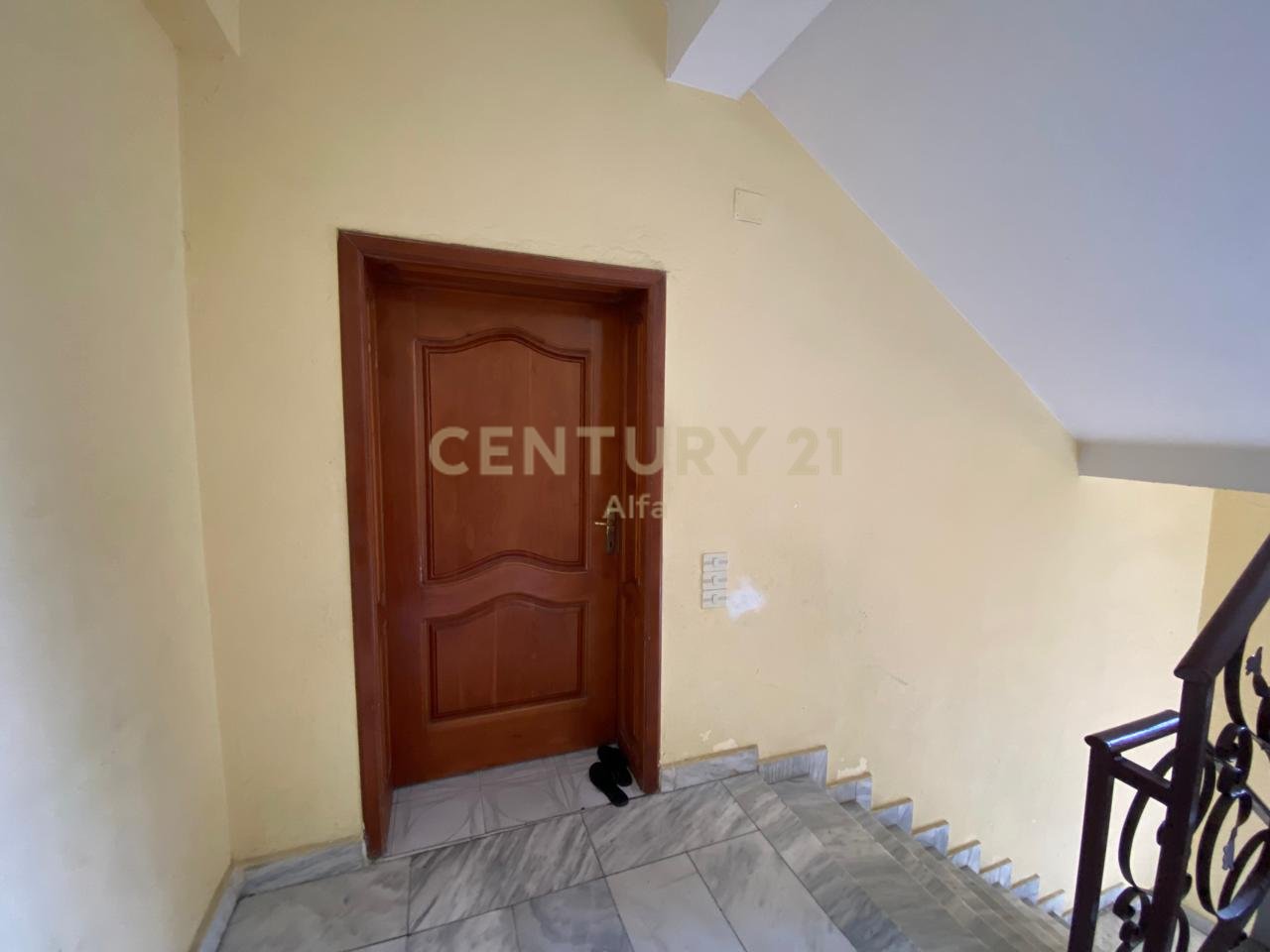🏡 Shitet Vilë 3-Katëshe në Zonën e Oxhakut!