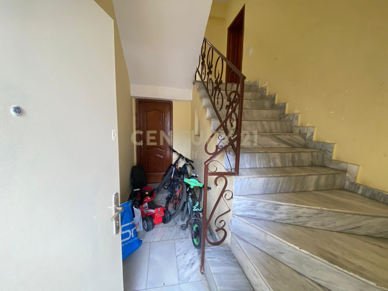 🏡 Shitet Vilë 3-Katëshe në Zonën e Oxhakut!