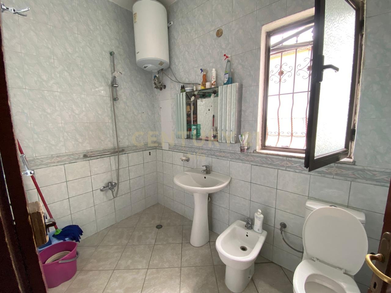 🏡 Shitet Vilë 3-Katëshe në Zonën e Oxhakut!