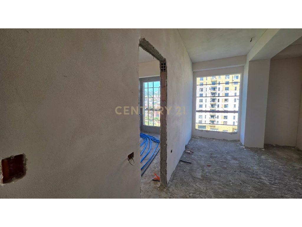 Shitet, apartament 1+1 pranë kompleksit splendor në porcelan! (5)