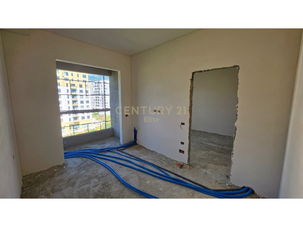Shitet, apartament 1+1 pranë kompleksit splendor në porcelan! (3)