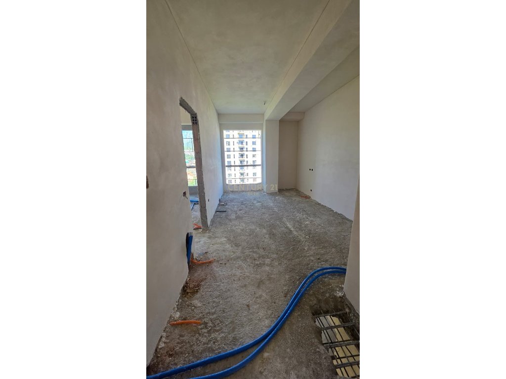 Shitet, apartament 1+1 pranë kompleksit splendor në porcelan! (2)