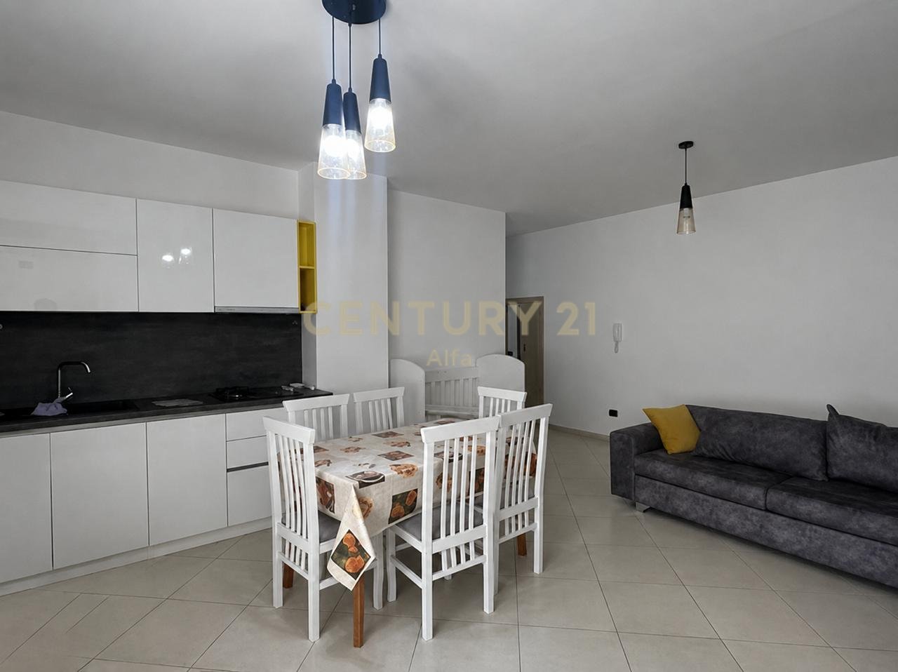 Shitet  apartament 2+1 ne hyrje te Freskut!