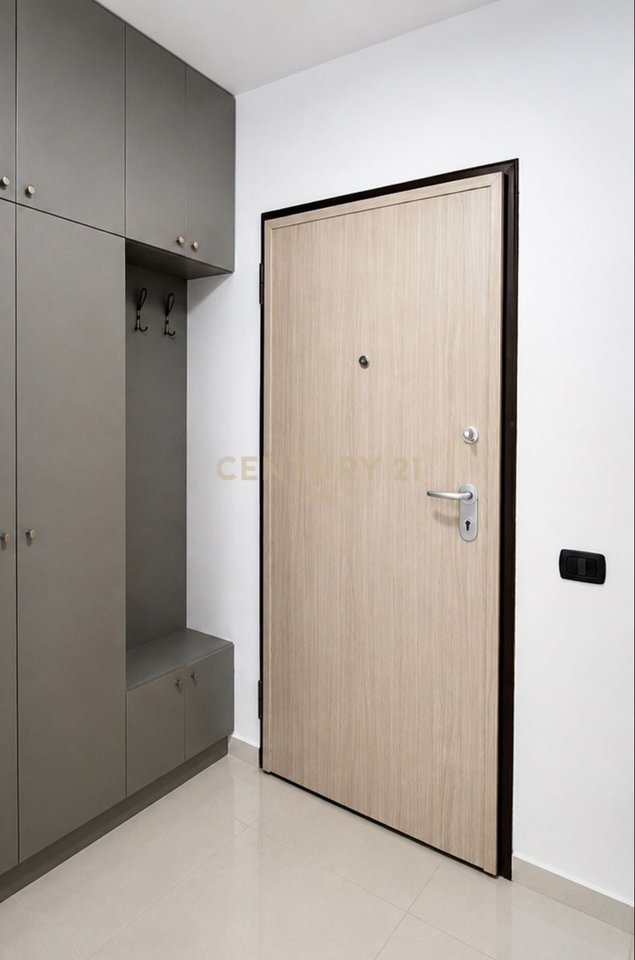Shitet  apartament 2+1 ne hyrje te Freskut!