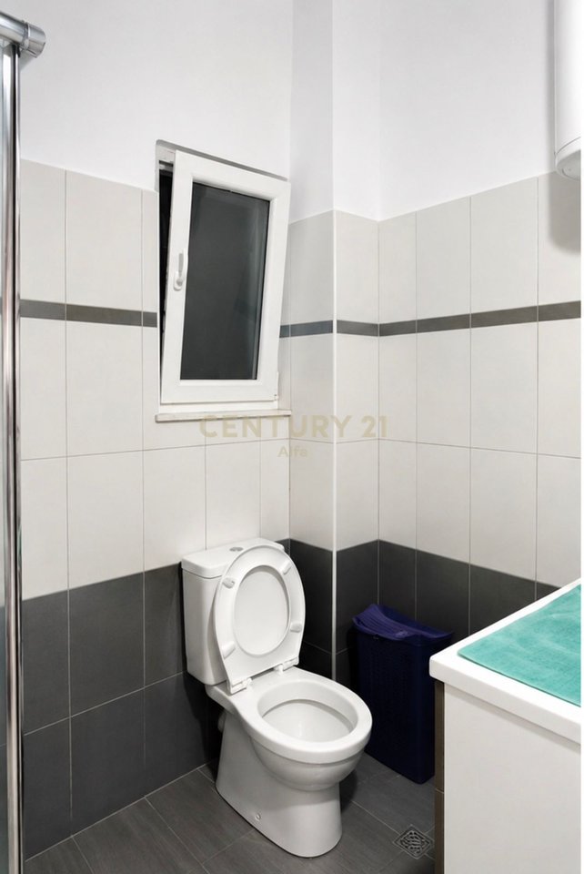 Shitet  apartament 2+1 ne hyrje te Freskut!