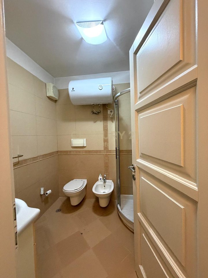 Shitet duplex 3+1+2 tualete + verande ne Myslym Shyr!