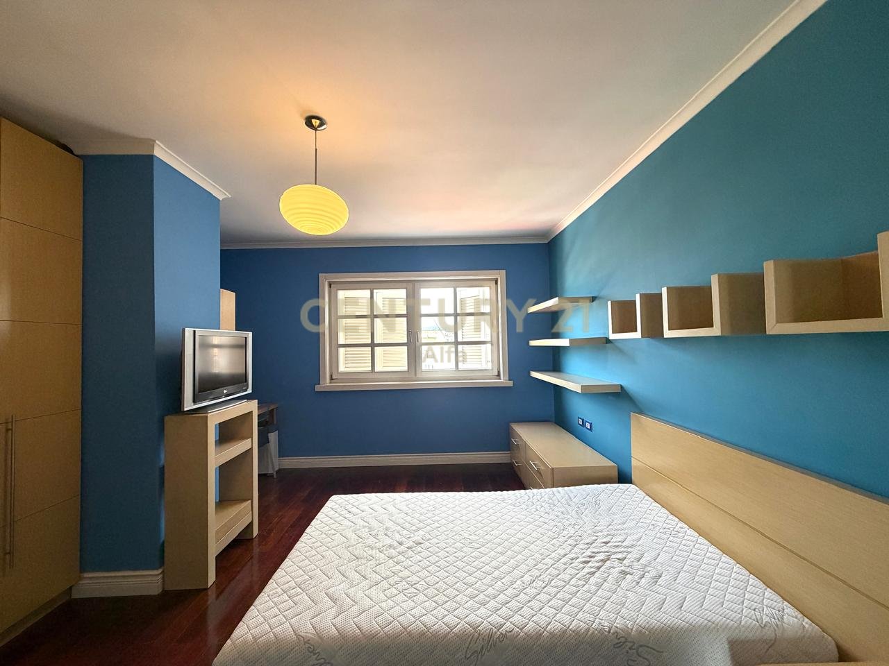 Shitet duplex 3+1+2 tualete + verande ne Myslym Shyr!