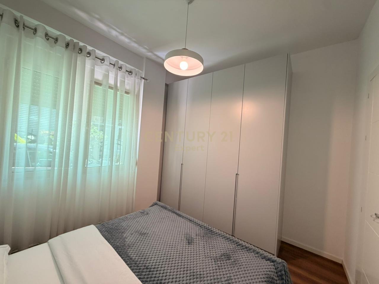 APARTAMENT 1+1 ME QIRA KAT VILE RRUGA E DURRESIT!