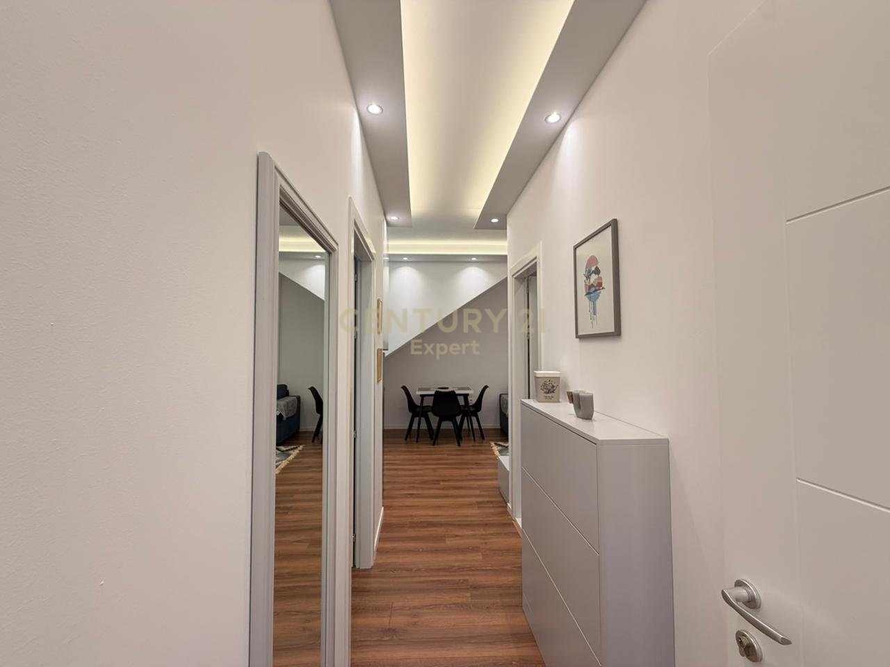 APARTAMENT 1+1 ME QIRA KAT VILE RRUGA E DURRESIT!