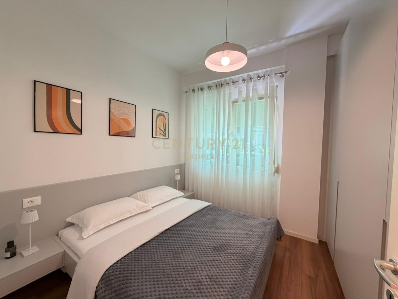 APARTAMENT 1+1 ME QIRA KAT VILE RRUGA E DURRESIT!