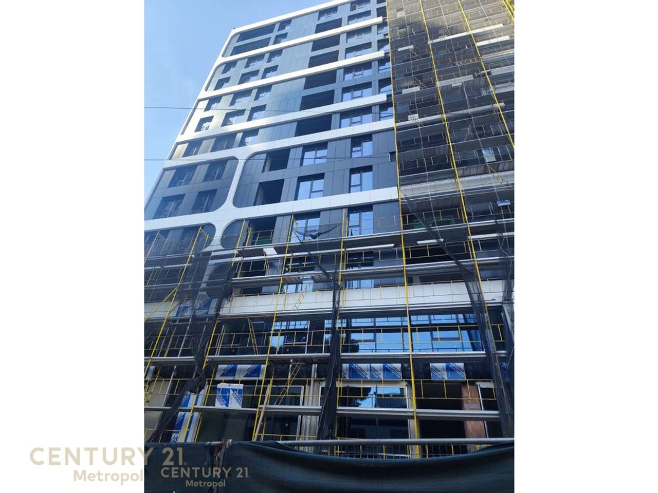 APARTAMENT NE QENDER NE REZIDENCEN SCANDERBEG PER SHITJE