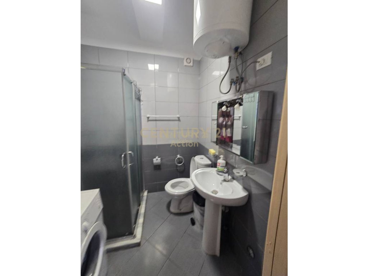 Apartament 2+1 me qira pranë Karl Gega – Bulevardi i Ri