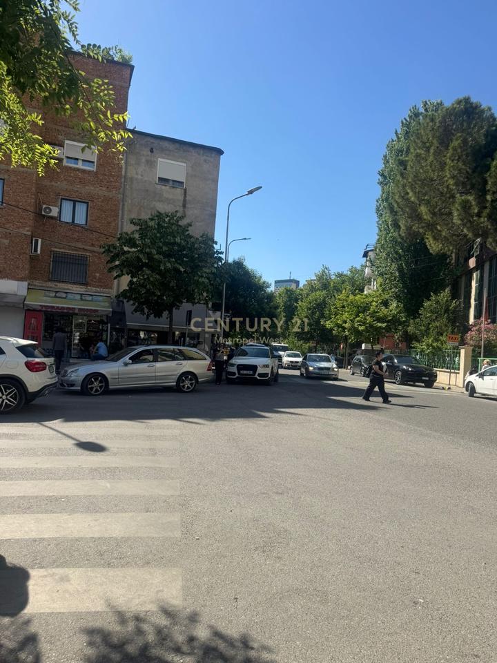 Zyrë për qira te Shkolla e Baletit