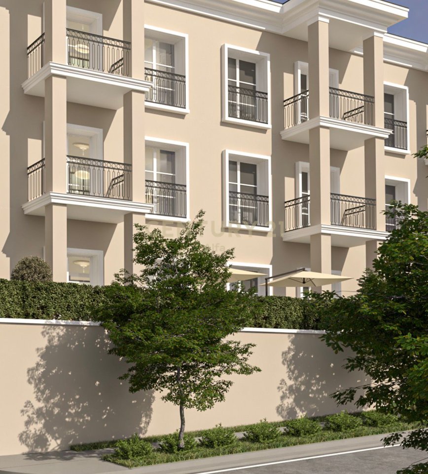 Shitet apartament 2+1+2 tek Rolling Hills Liqeni