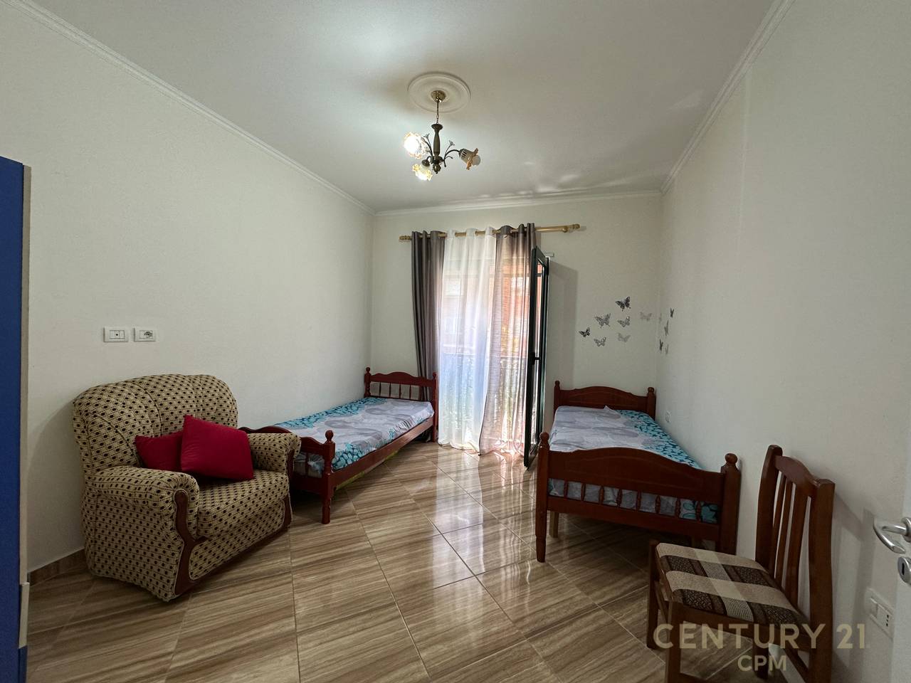Qira, Apartment 2+1+2 at Green City, Astir