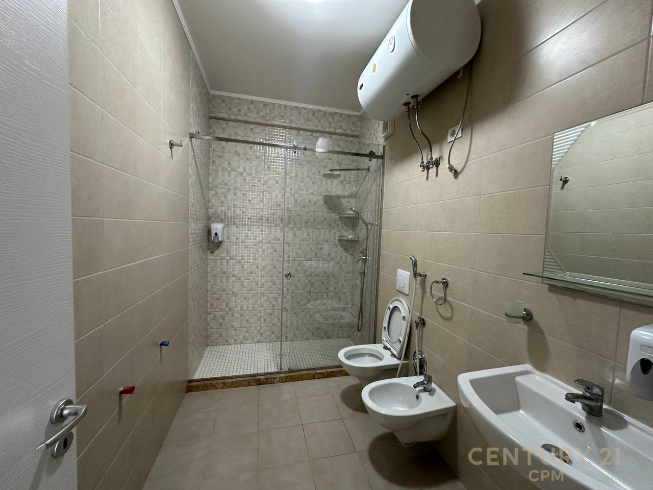 Qira, Apartment 2+1+2 at Green City, Astir