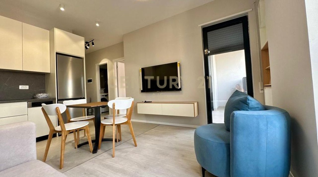 1+1 apartment for rent on Karl Gega Street, near the former Train Station!