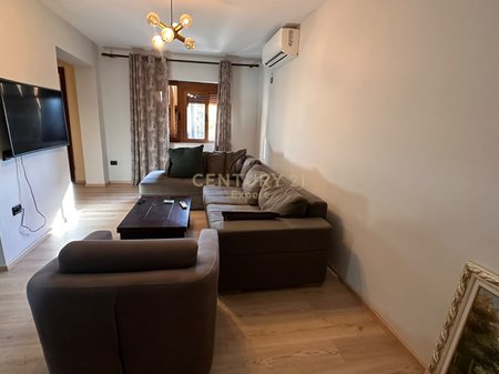 JAPIM ME QIRA APARTAMENT 1+1 TEK RRUGA MINE PEZA