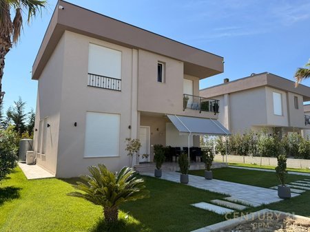 VENDIAMO VILLA INDIVIDUALE VICINO ALLA BAIA DI LALZ !