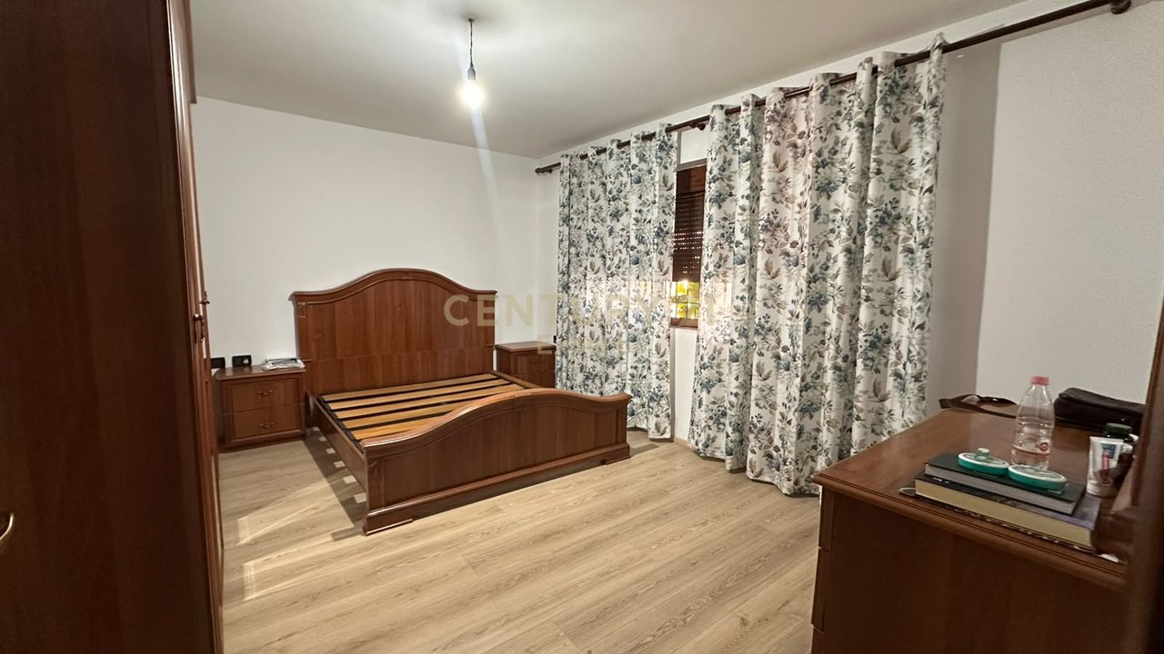 JAPIM ME QIRA APARTAMENT 1+1 TEK RRUGA MINE PEZA