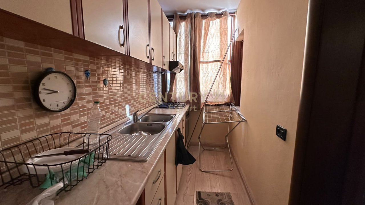 JAPIM ME QIRA APARTAMENT 1+1 TEK RRUGA MINE PEZA