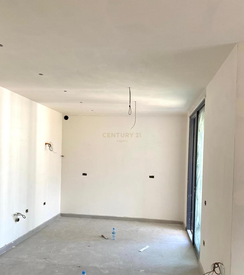 Appartamento / Ufficio 3+1+2+ Veranda in affitto Nuovo Boulevard, Complesso Ndregjoni