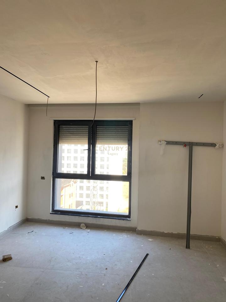 Appartamento / Ufficio 3+1+2+ Veranda in affitto Nuovo Boulevard, Complesso Ndregjoni