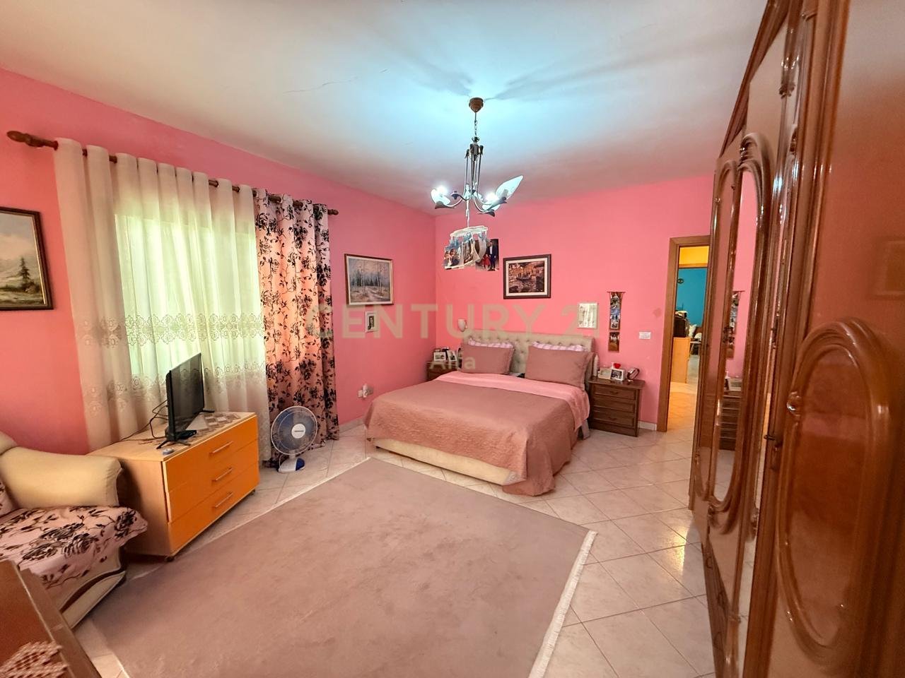 SHITET APARTAMENT 3+1+2 NË ISH-BLLOK !