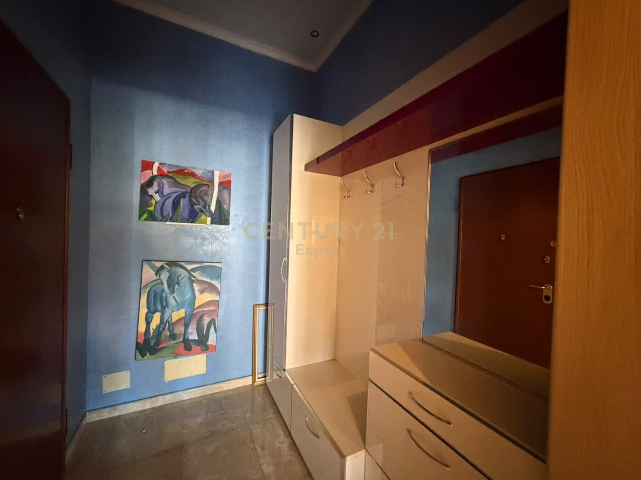 Jepet me qira Apartament 2+1 te Pazari i Ri