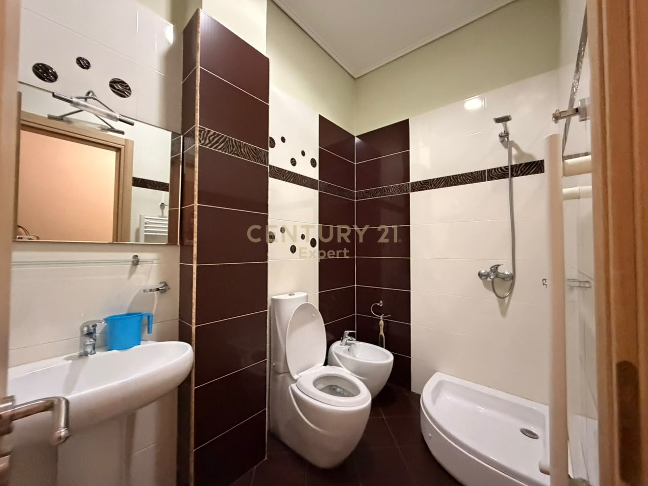 Jepet me qira Apartament 2+1 te Pazari i Ri
