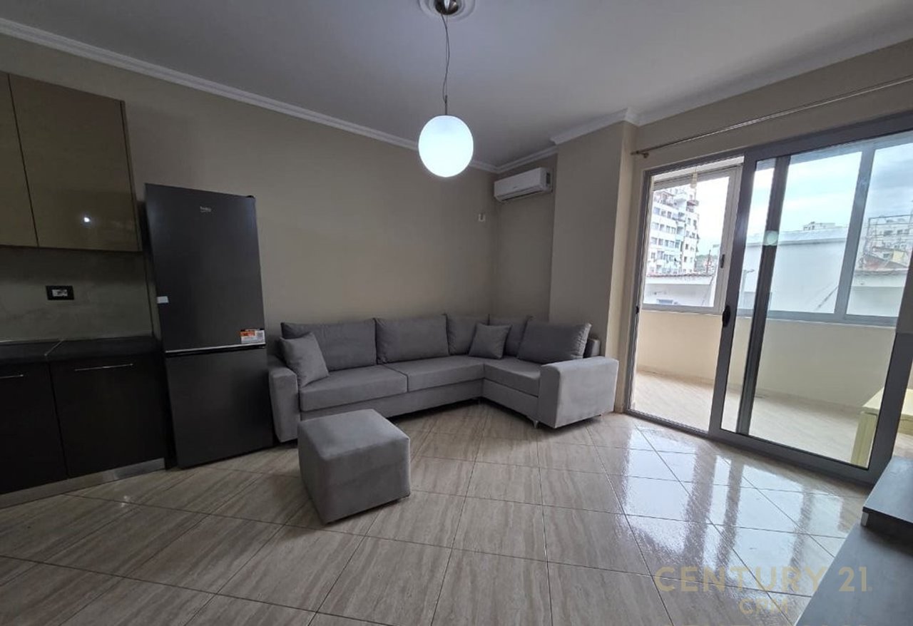 JEPET APARTAMENT 1+1 ME QERA NE MISTO MAME!

