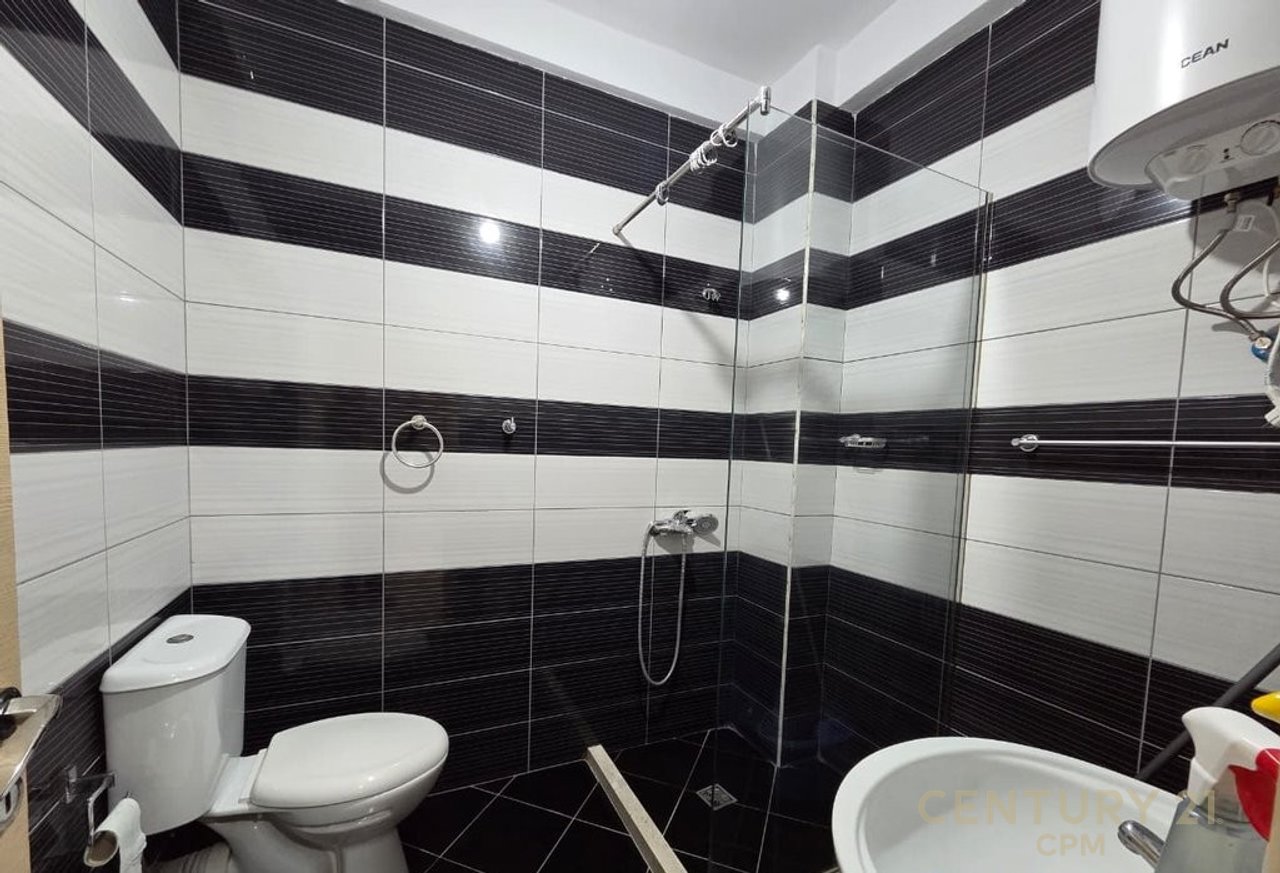 JEPET APARTAMENT 1+1 ME QERA NE MISTO MAME!
