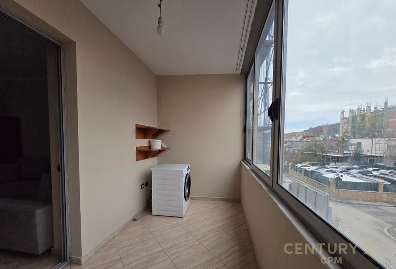 JEPET APARTAMENT 1+1 ME QERA NE MISTO MAME!
