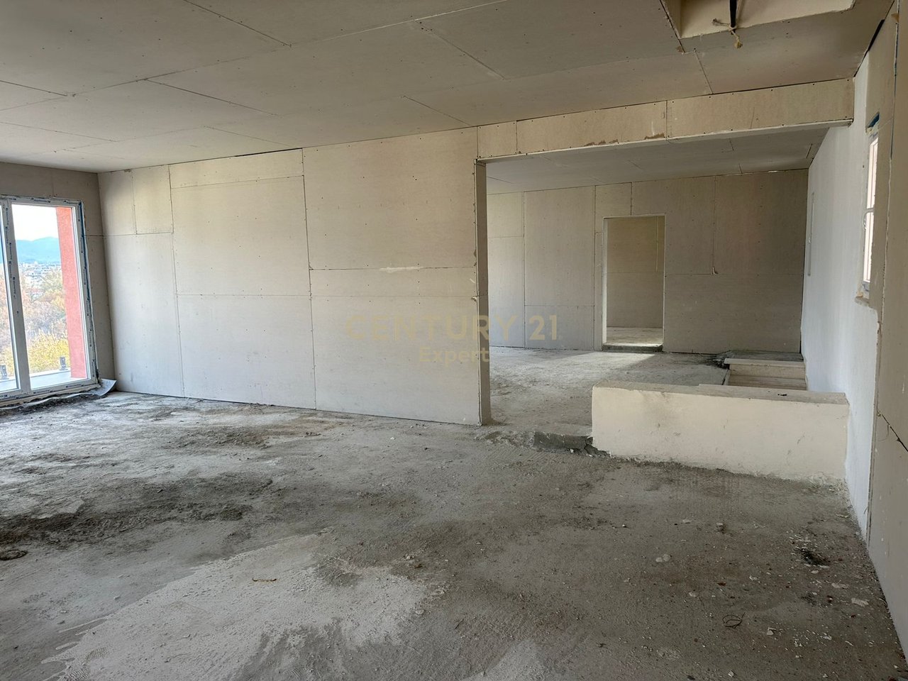 NDËRTESË MULTIFUNKSIONALE NË SHITJE – PRANË RESIDENCA KODRA E DIELLIT, TIRANË