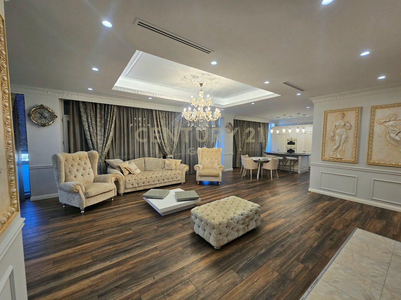 PENTHOUSE UNIKE  + 2 POSTE PARKIMI PER SHITJE TEK SELVIA, RRUGA E DIBRES!
