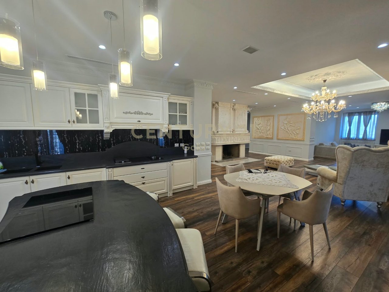 PENTHOUSE UNIKE  + 2 POSTE PARKIMI PER SHITJE TEK SELVIA, RRUGA E DIBRES!